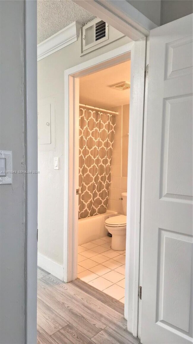 Building Photo - 7220 Fairway Dr