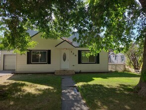 Building Photo - Ephrata House with Garage & Fenced Yard