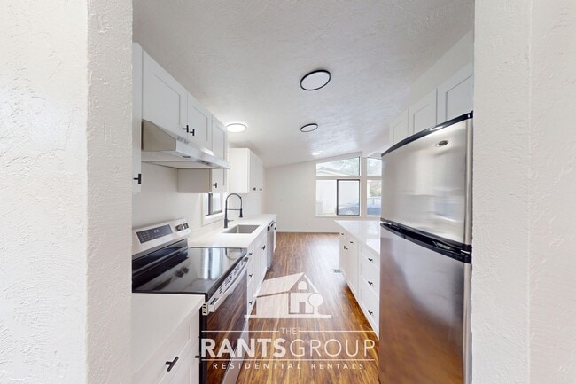 Building Photo - Fully remodeled 2 Bedroom, 2 Bath rambler! Huge Fenced Yard!