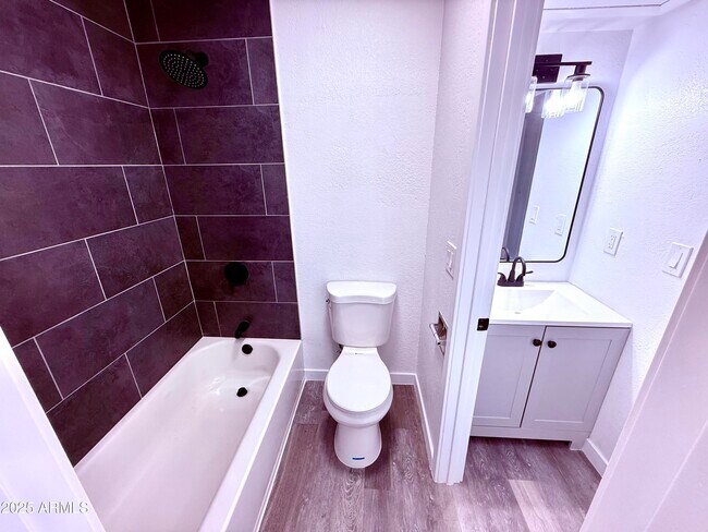 Building Photo - 1009 E Chipman Rd