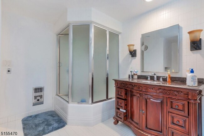 Building Photo - 27 Great Hills Terrace