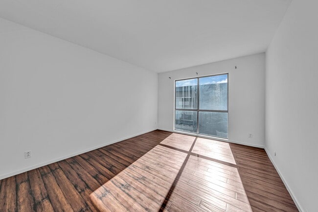 Building Photo - 375 Jayne Ave