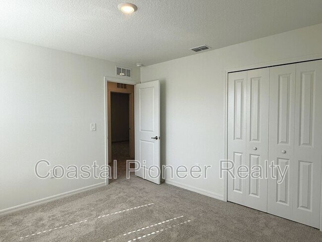 Building Photo - 17614 Pleasantview Blvd