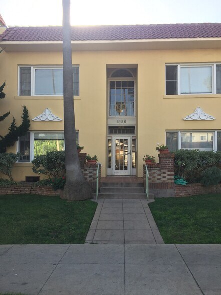 Building Photo - 908 4th St