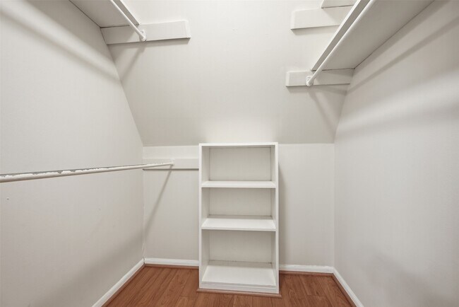 Building Photo - 2727 Briarhurst Dr