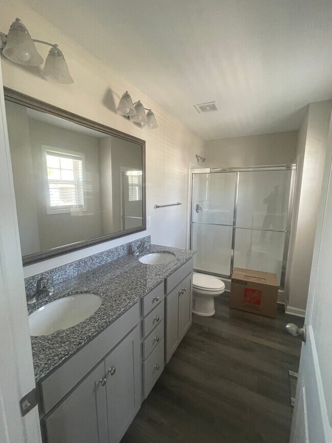 Building Photo - 125 Highland Park Ct