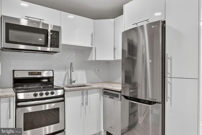 Building Photo - 451 M St NW