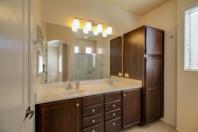 Building Photo - 2418 E Blue Diamond Dr