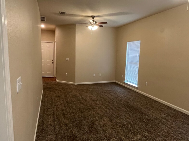 Building Photo - 285 Bella Sera Ln