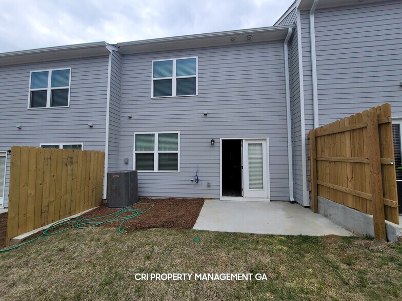 Building Photo - 3518 Condor Ct SW