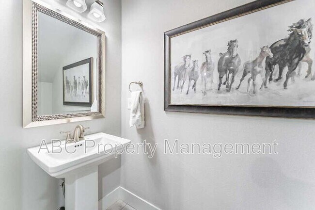 Building Photo - 5217 S 65th Pl