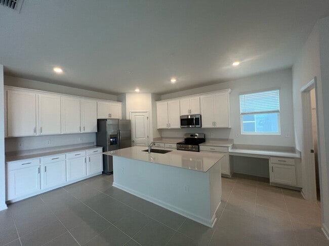 Building Photo - 3009 Namaste Dr