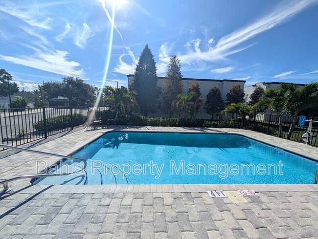 Building Photo - 3633 W Everett Ave