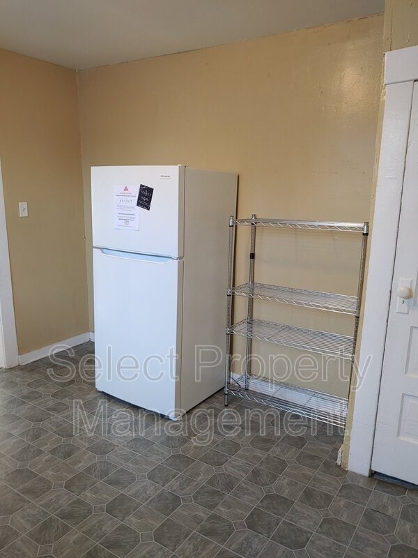 Building Photo - 3420 Plaza Dr