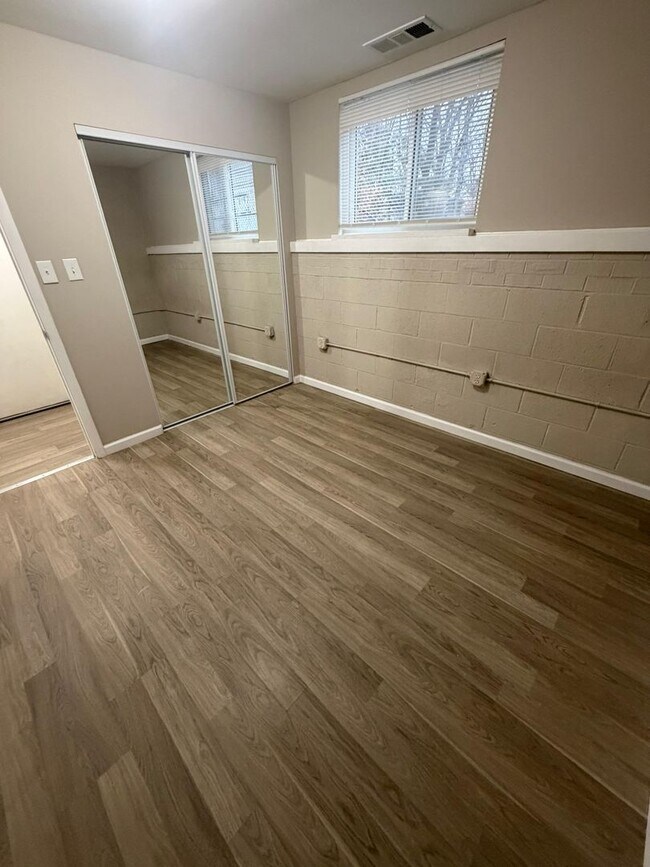 Building Photo - 1 Bedroom Apartment |UTILITIES EVERYTHING INCLUDED!