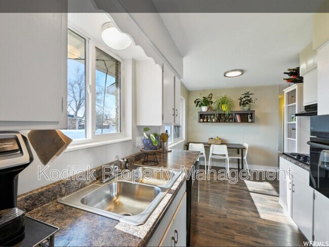Building Photo - 516 E 100 S
