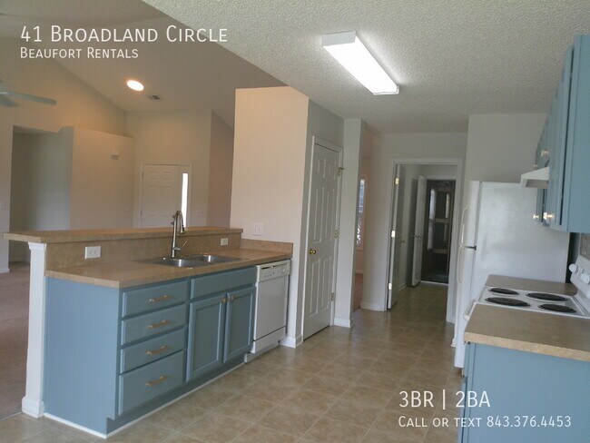 Building Photo - 41 Broadland Cir