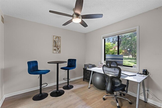 Building Photo - 260 Crown Oaks Way