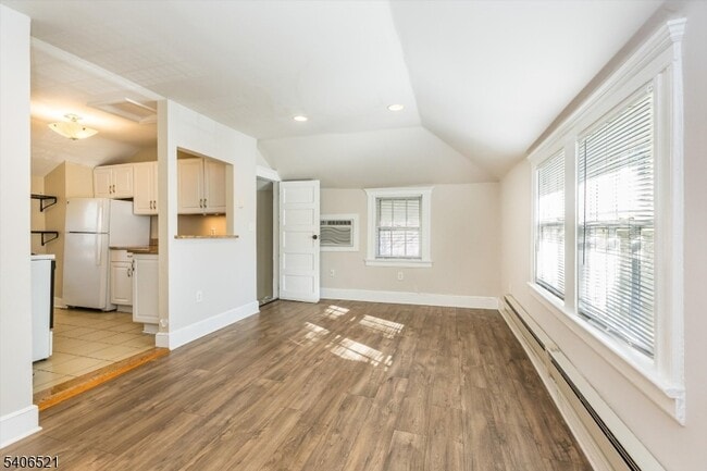 Building Photo - 9 Lincoln St