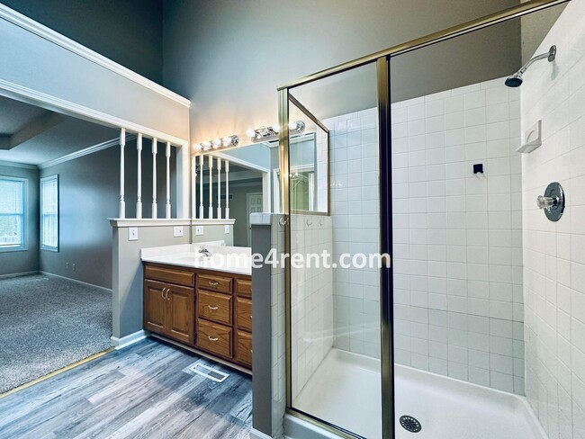 Building Photo - Spacious Four Bedroom Home in KCMO w/ Bran...