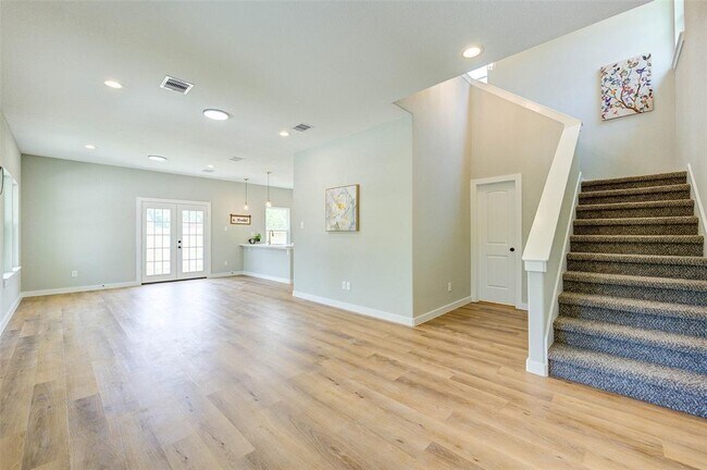 Building Photo - 5903 Bacher St