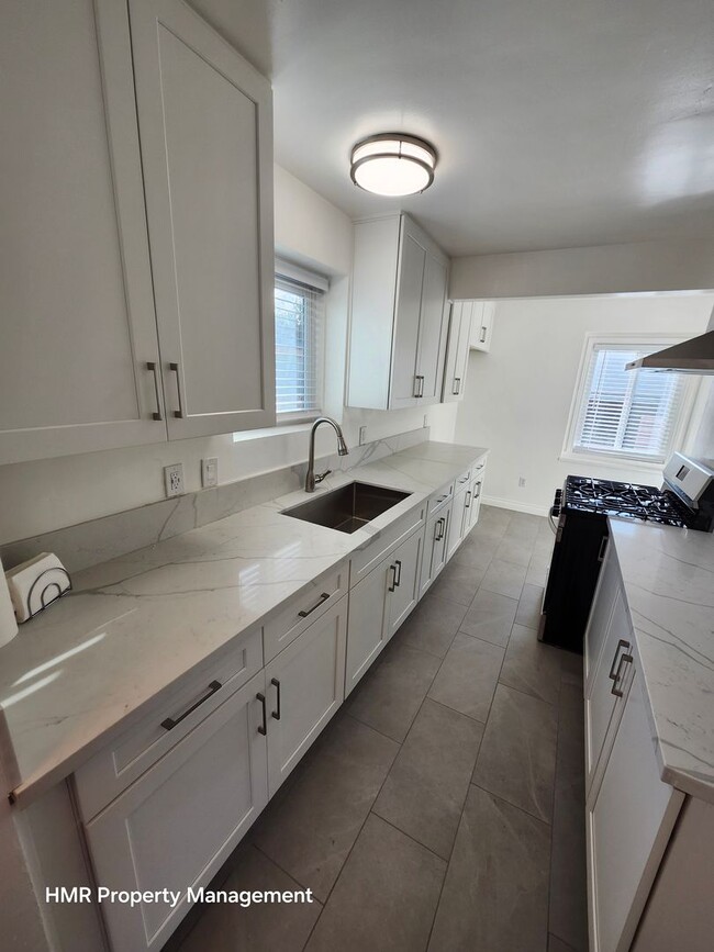 Building Photo - Renovated 2-Bedroom, 1-Bathroom Home in Ba...