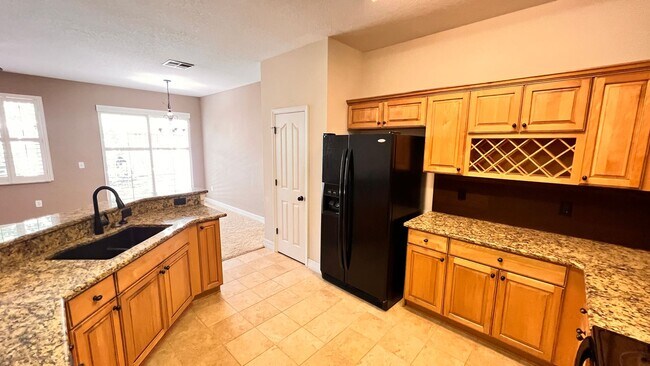 Building Photo - Charming 3-Bedroom Townhome in Oviedo – La...