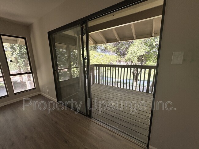 Building Photo - 2405 Sunny Ln