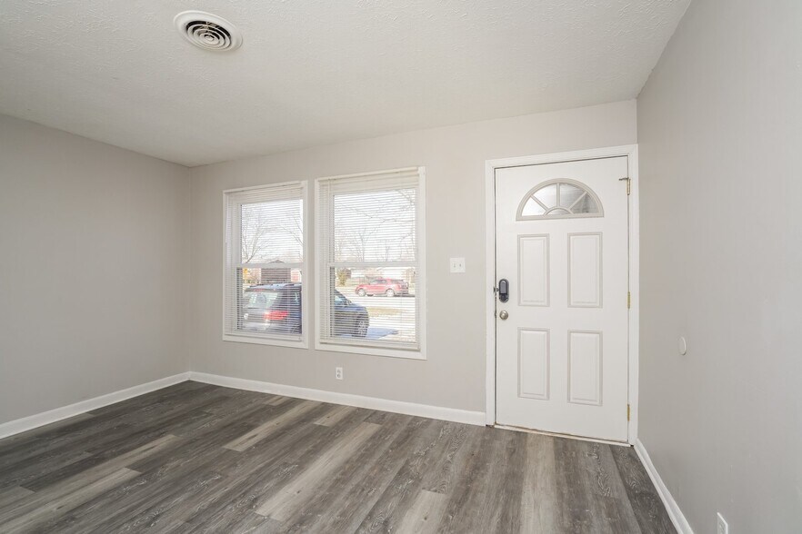 Building Photo - 4928 Garden Green Way