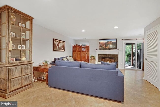 Building Photo - 7228 Lensfield Ct