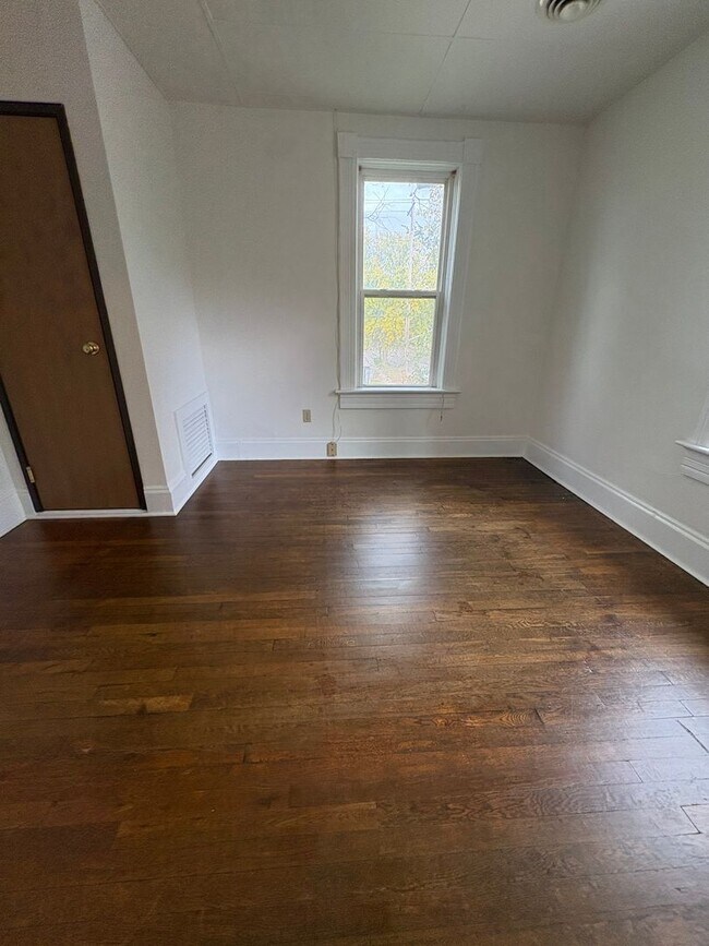 Building Photo - One Bedroom Apartment on the Northside