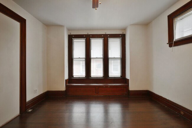 Building Photo - 1611 Summit St