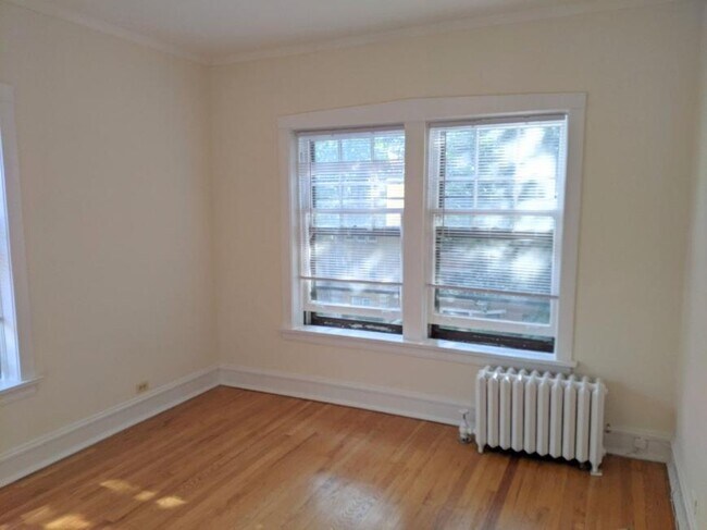 Building Photo - 2 bedroom in Evanston IL 60202
