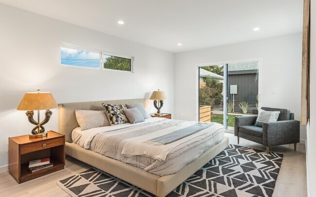 Building Photo - 3840 Somerset Dr