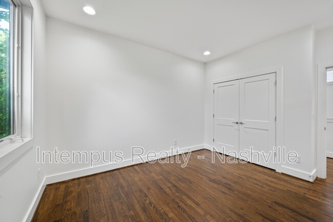 Building Photo - 962 9th Ave S