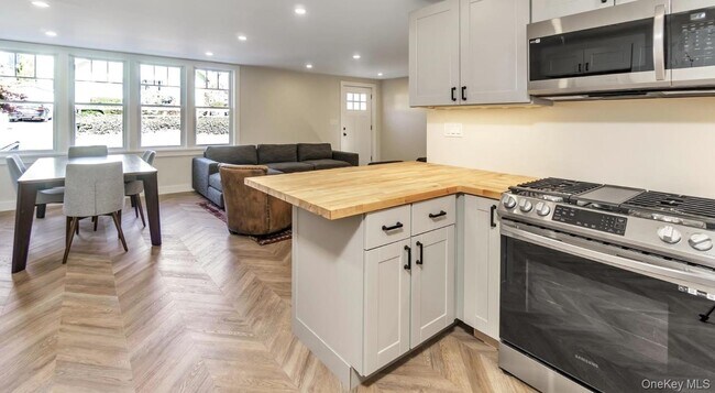 Building Photo - 67 Maple Ave