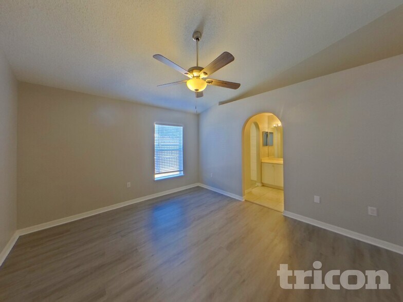 Building Photo - 10549 Opus Dr