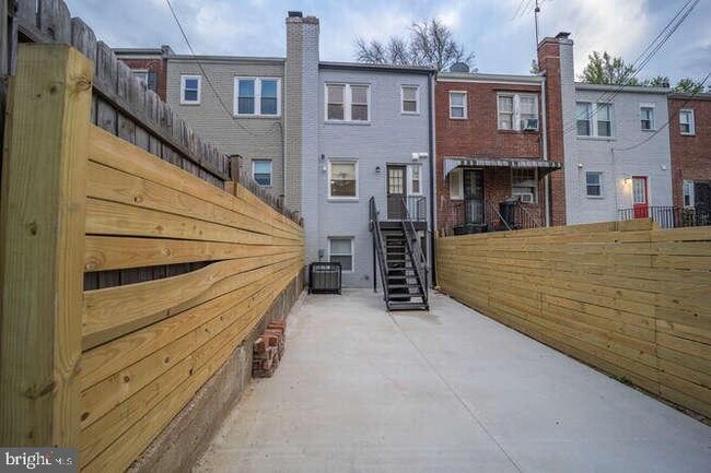Building Photo - 1632 Ridge Pl SE