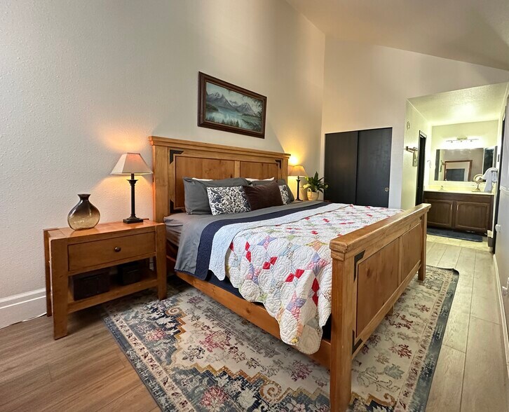 Building Photo - 2025 Canyons Resort Dr