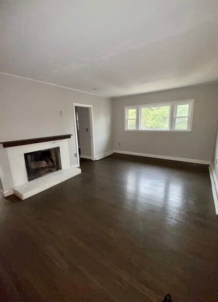 Living Room - 15 Beverly Hl