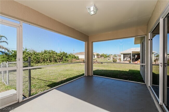 Building Photo - 2428 NE 1st Ave