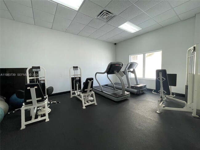 Building Photo - 3725 S Ocean Dr