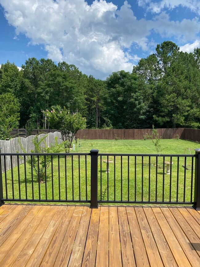 Building Photo - Beautiful 4 Bedroom