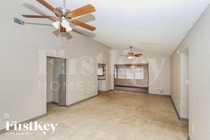 Building Photo - 2749 Elm Dr NE