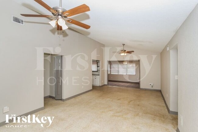 Building Photo - 2749 Elm Dr NE