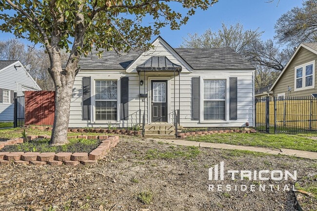 Building Photo - 3920 Calmont Ave