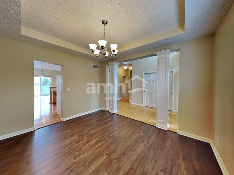 Building Photo - 10136 Corona Ln