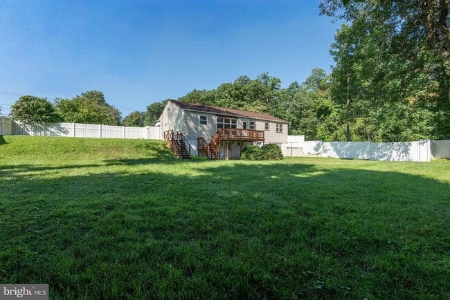 Building Photo - 360 Hollowbrook Dr