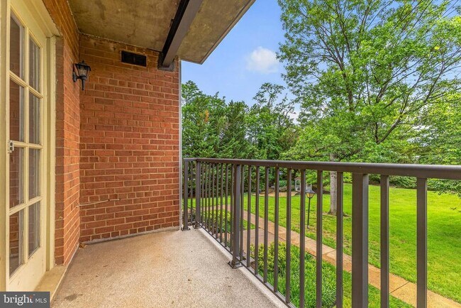 Building Photo - 3334 Spring Ln
