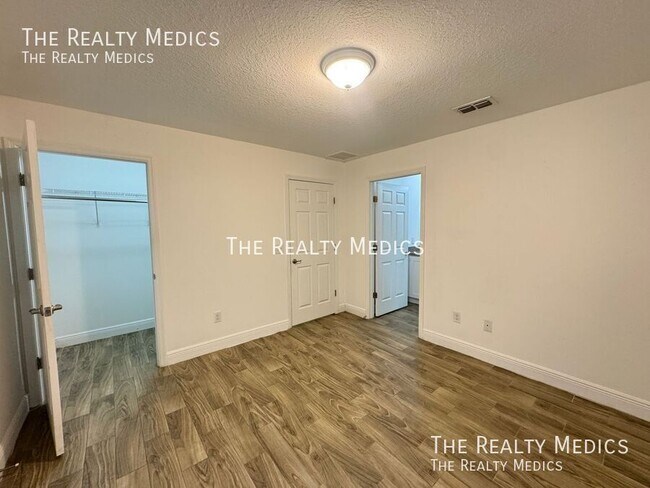 Building Photo - 708 Bon Air St